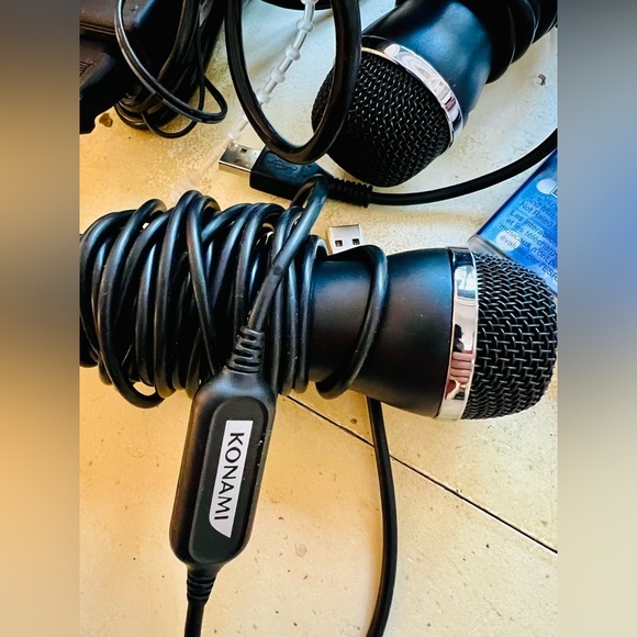 PS3 Karaoke Revolution and KONAMI mics - Picture 2 of 4